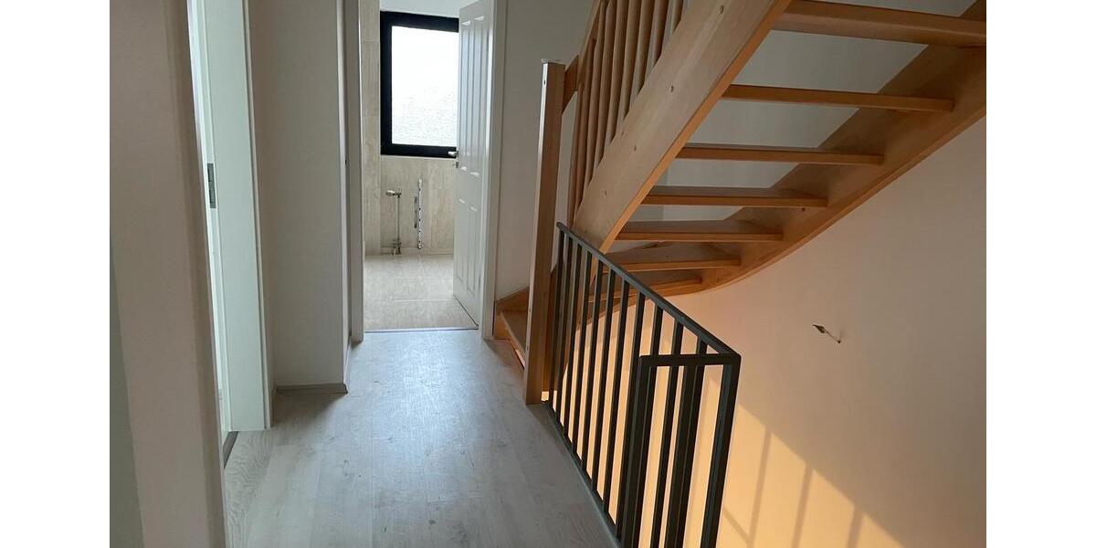 Reihenhaus Düsseldorf Stadtbezirk 3 - 5 Zimmer, 165 m&sup2;, 1.800&euro; | Angebot:25967730