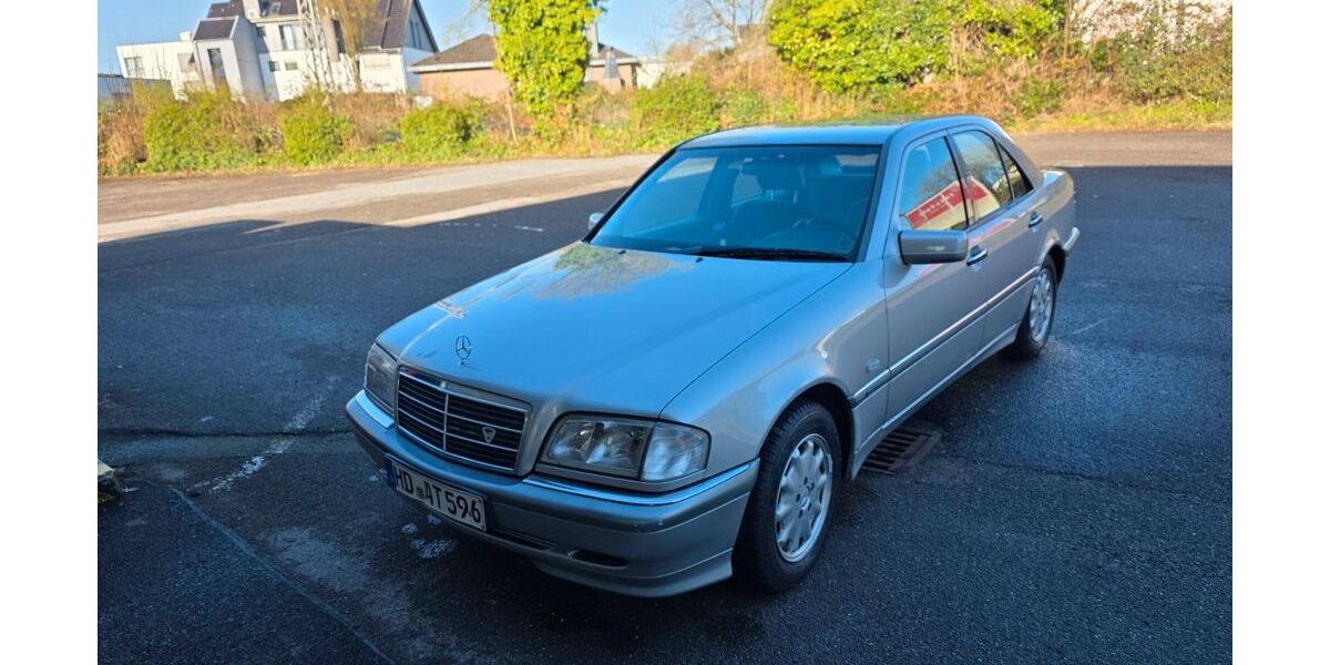 Mercedes-Benz C 200 215.300 km 3.500 &euro; Grevenbroich 41516