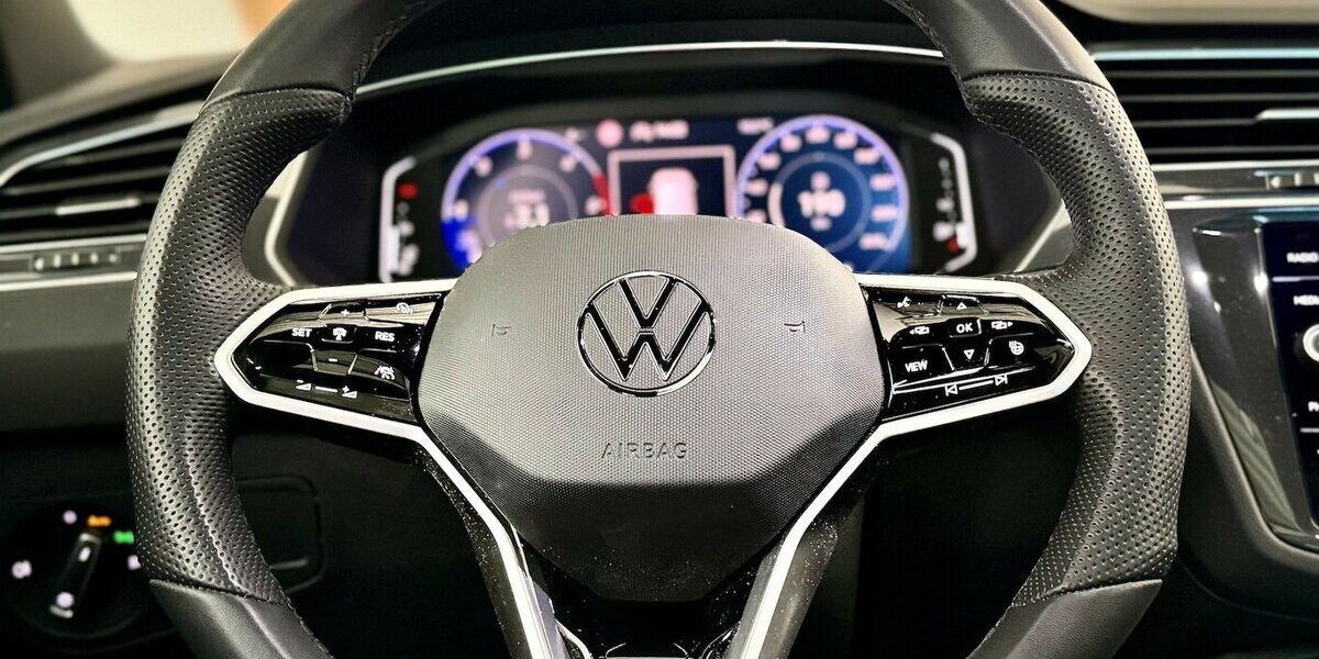 VW Tiguan R-Line / Pano / Kamera / KeylessGO 29.000 km 40.990 &euro; Mönchengladbach 41066