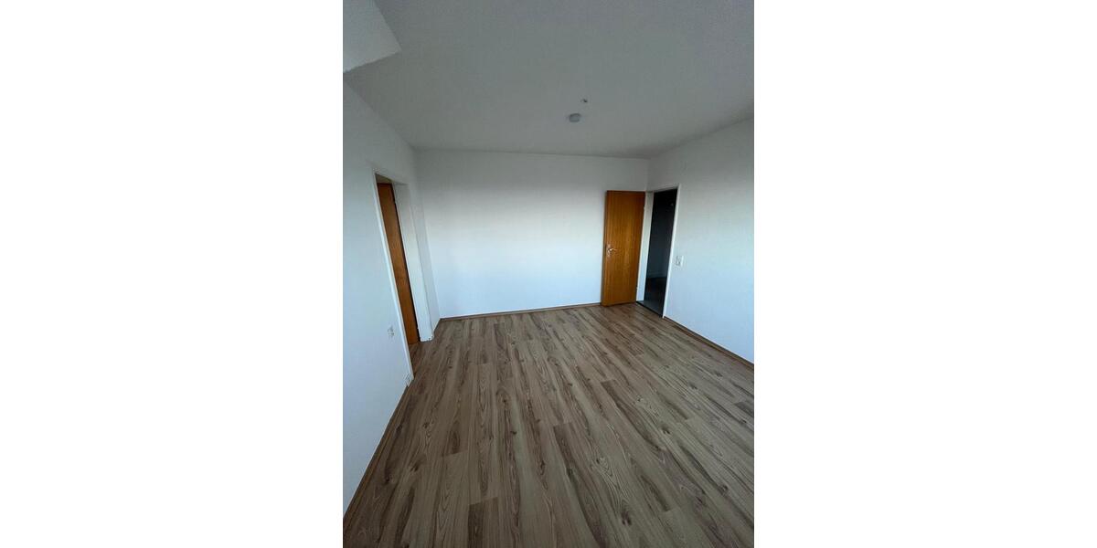 Dachgeschoßwohnung Meerbusch Kierst - 3.5 Zimmer, 85 m&sup2;, 1.067&euro; | Angebot:26413477