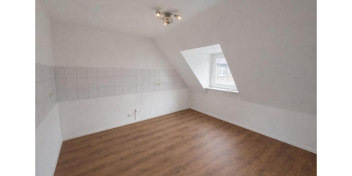 Dachgeschoßwohnung Moers Rheinkamp - 2.5 Zimmer, 56 m&sup2;, 657&euro; | Angebot:26648886