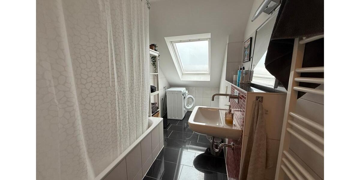 Dachgeschoßwohnung Duisburg Duisburg-Mitte - 3.5 Zimmer, 65 m&sup2;, 130.000&euro; | Angebot:25908168