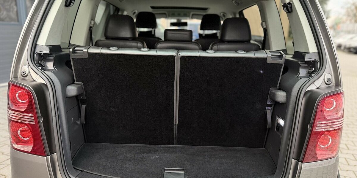 VW Touran R-Line / Leder / 7Sitze / 1.Hd / Navi 125.000 km 11.900 &euro; Mönchengladbach 41066