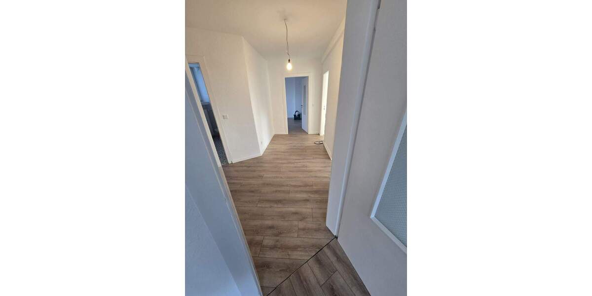 Etagenwohnung Düsseldorf Rath - 3 Zimmer, 92 m&sup2;, 1.250&euro; | Angebot:25774715