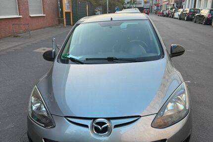 Mazda 2 176.900 km 3.650 &euro; Düsseldorf 41217