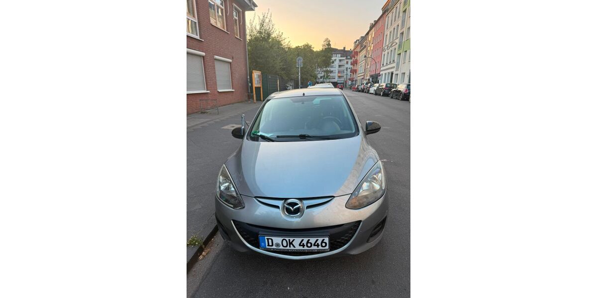Mazda 2 176.900 km 3.650 &euro; Düsseldorf 41217
