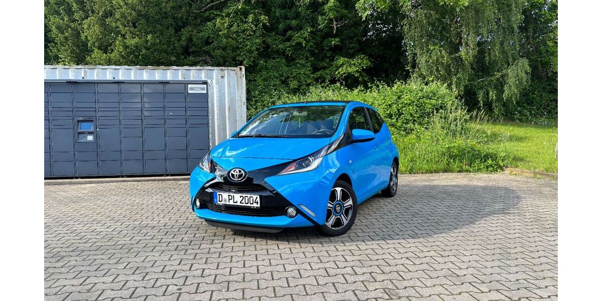 Toyota Aygo (X) 50.400 km 9.900 &euro; Erkrath 40699