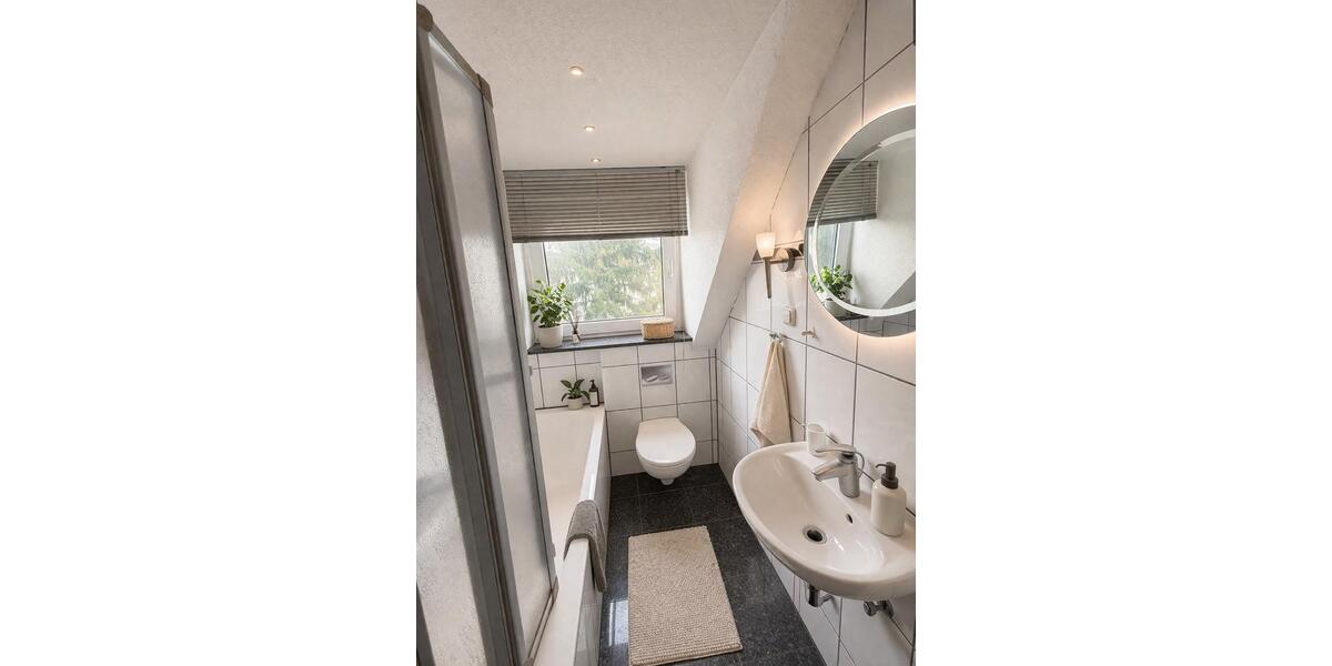 Dachgeschoßwohnung Moers Rheinkamp - 2.5 Zimmer, 56 m&sup2;, 657&euro; | Angebot:26648886