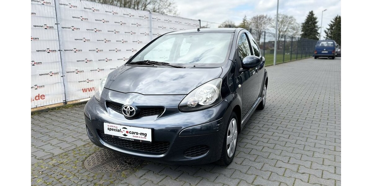 Toyota Aygo Basis / Klima / Elektr. FH / MP3 Player 95.000 km 2.890 &euro; Mönchengladbach 41066