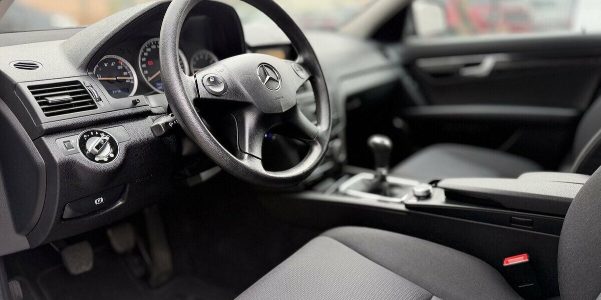 Mercedes-Benz C 180 T Kompressor / 50TKm / el. FH / 1. Hand 50.000 km 11.490 &euro; Mönchengladbach 41066