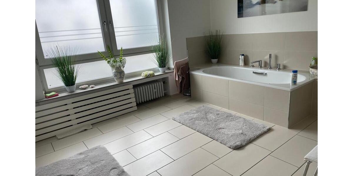 Erdgeschoßwohnung Viersen Hülsdonk - 6 Zimmer, 200 m&sup2;, 2.500&euro; | Angebot:26670858