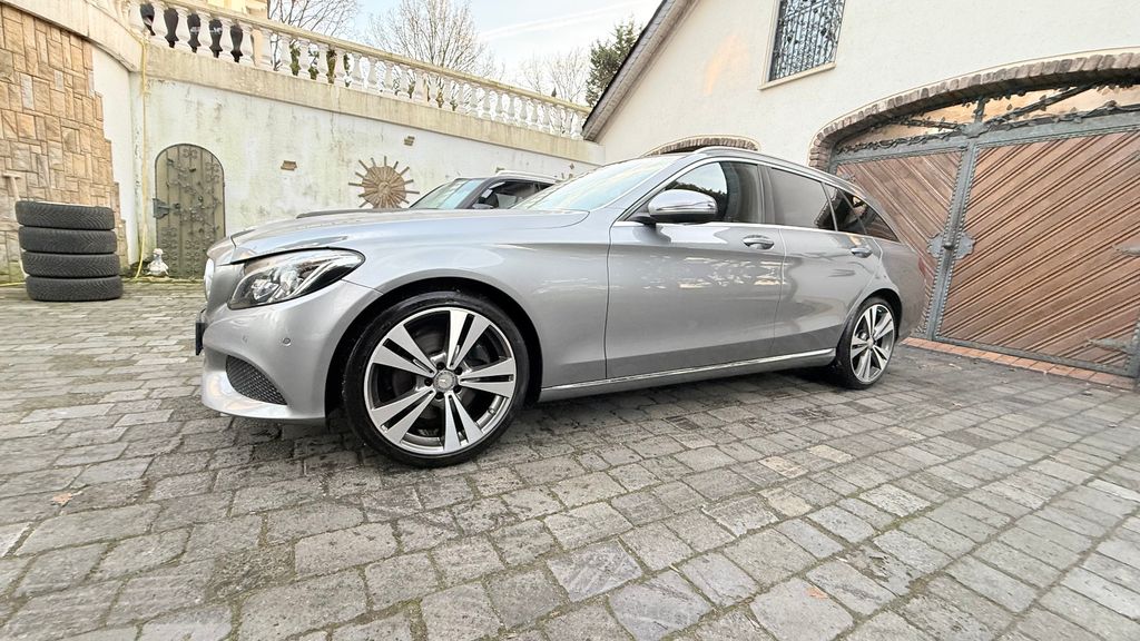 Mercedes-Benz C 300 196.221 km 15.990 &euro; Neukirchen-Vluyn 47506