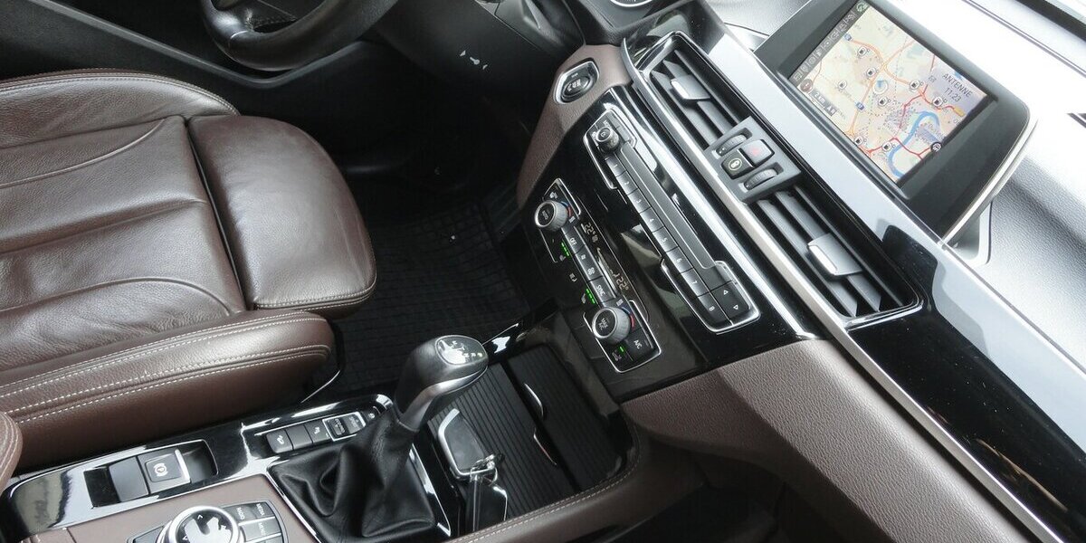 BMW X1 20 d xLine 4x4 Autom Navi Leder SHZ PDC LED 208.000 km 14.999 &euro; Neuss 41462