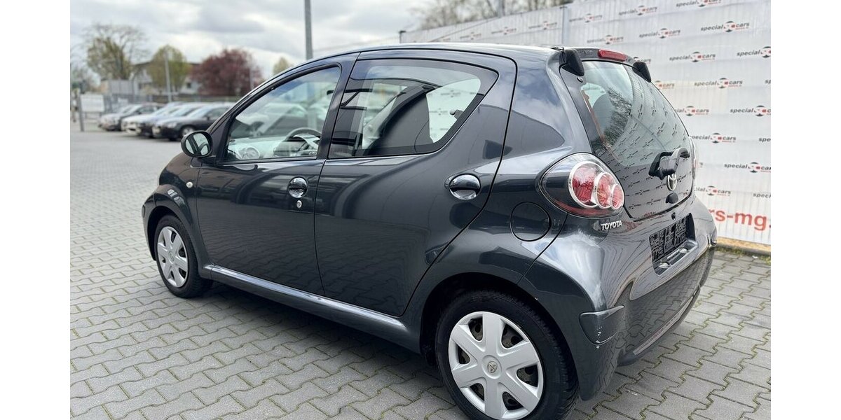 Toyota Aygo Basis / Klima / Elektr. FH / MP3 Player 95.000 km 2.890 &euro; Mönchengladbach 41066