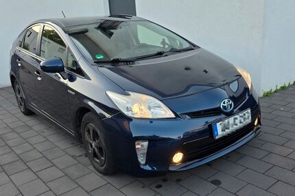 Toyota Prius 117.000 km 10.450 &euro; Duisburg 47179