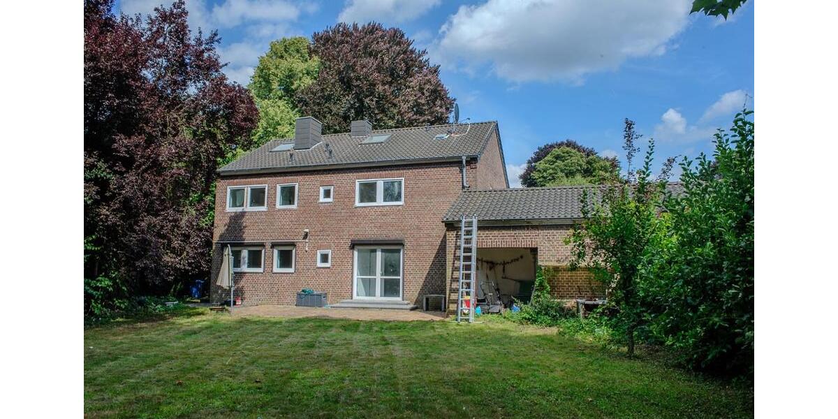 Einfamilienhaus Brüggen - 9 Zimmer, 200 m&sup2;, 450.000&euro; | Angebot:23836303