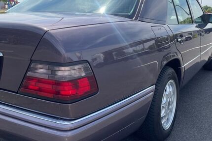 Mercedes-Benz E 200 106.000 km 14.999 &euro; Neuss 41468