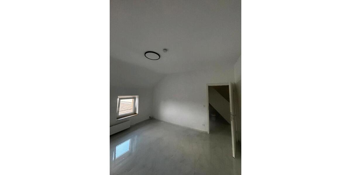 Dachgeschoßwohnung Mönchengladbach Süd - 2.5 Zimmer, 74 m&sup2;, 820&euro; | Angebot:26660538
