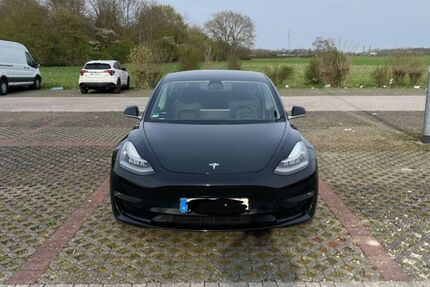 Tesla Model 3 155.000 km 22.499 &euro; Neuss 41469