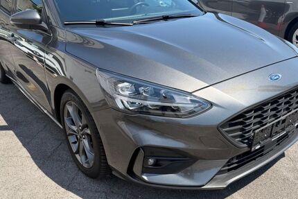 Ford Focus 120.498 km 12.999 &euro; Düsseldorf 40231