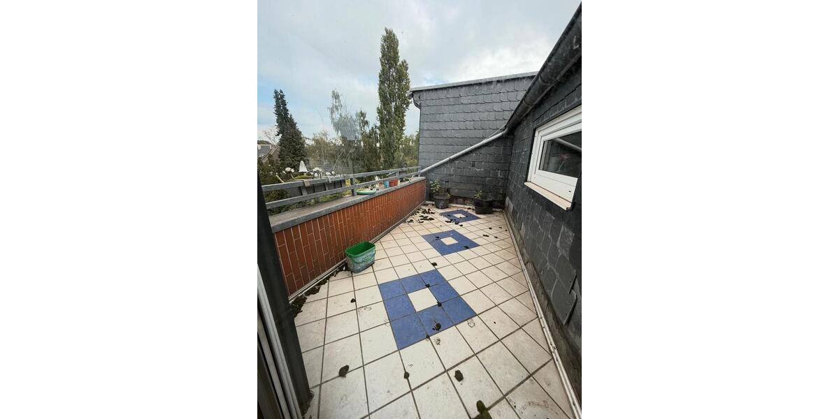 Dachgeschoßwohnung Duisburg Mittelmeiderich - 3 Zimmer, 75 m&sup2;, 750&euro; | Angebot:26491259