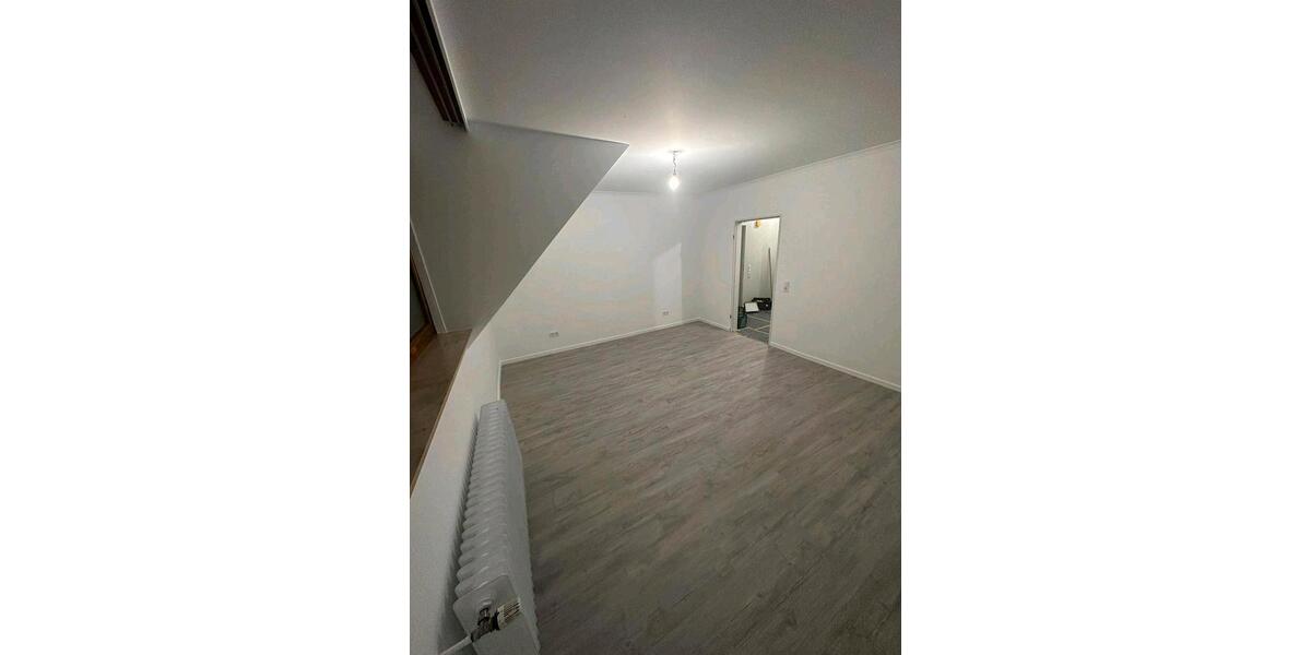 Dachgeschoßwohnung Grefrath - 990&euro; | Angebot:25931881
