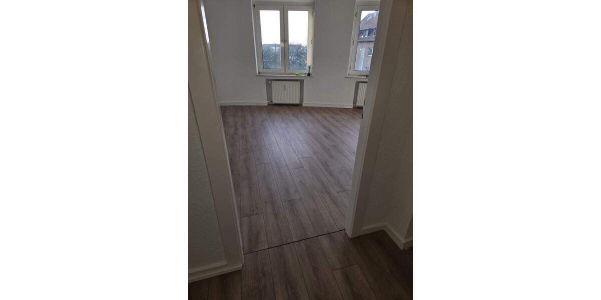 Etagenwohnung Düsseldorf Rath - 3 Zimmer, 92 m&sup2;, 1.250&euro; | Angebot:25774715