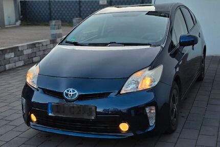 Toyota Prius 117.000 km 10.900 &euro; Duisburg 47179