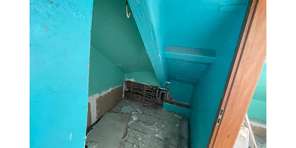 Dachgeschoßwohnung Krefeld Cracau - 5 Zimmer, 114 m&sup2;, 55.000&euro; | Angebot:25989556