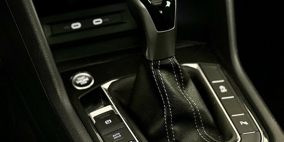 VW Tiguan R-Line / Pano / Kamera / KeylessGO 29.000 km 40.990 &euro; Mönchengladbach 41066