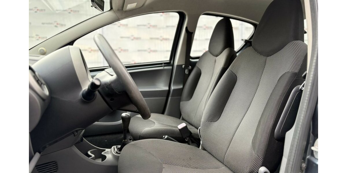 Toyota Aygo Basis / Klima / Elektr. FH / MP3 Player 95.000 km 2.890 &euro; Mönchengladbach 41066