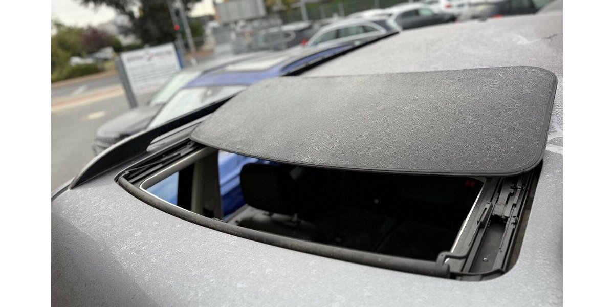 Land Rover Discovery SDV6 / HSE / Kamera / Pano / 7 Sitze 199.000 km 19.390 &euro; Mönchengladbach 41066