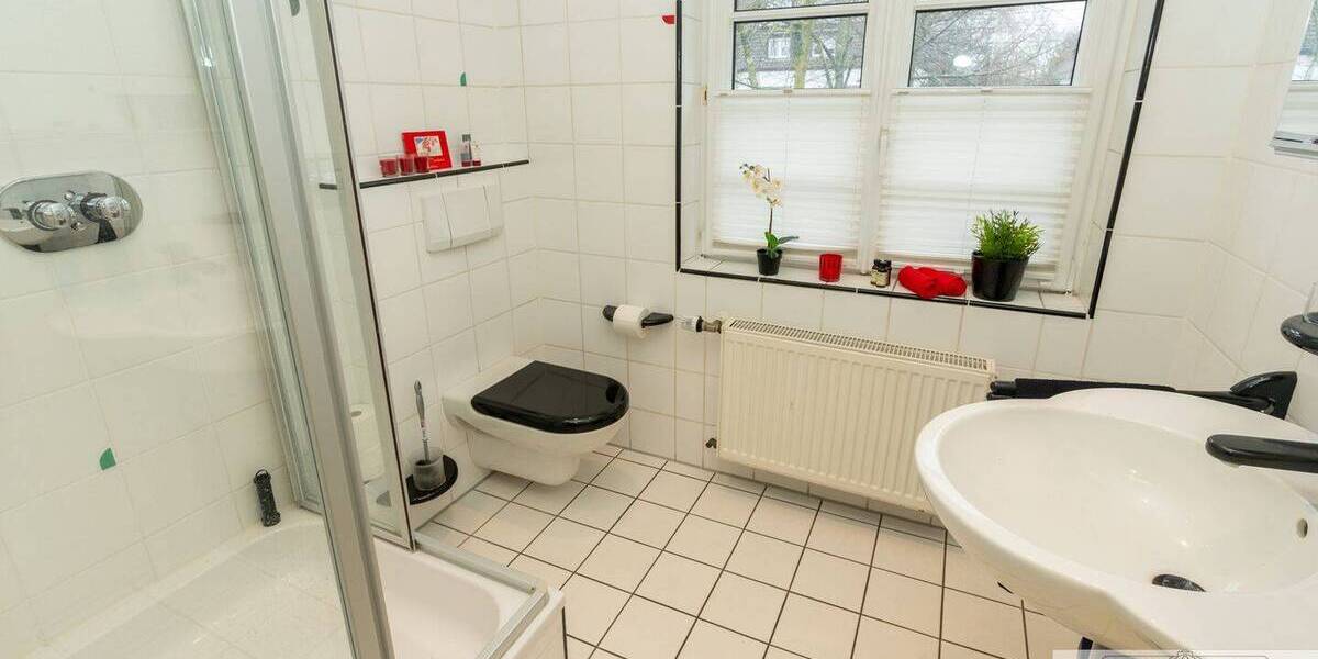 Mehrfamilienhaus, Wohnhaus Düsseldorf Benrath Benrath - 1 Zimmer, 226 m&sup2;, 3.000&euro; | Angebot:26687558