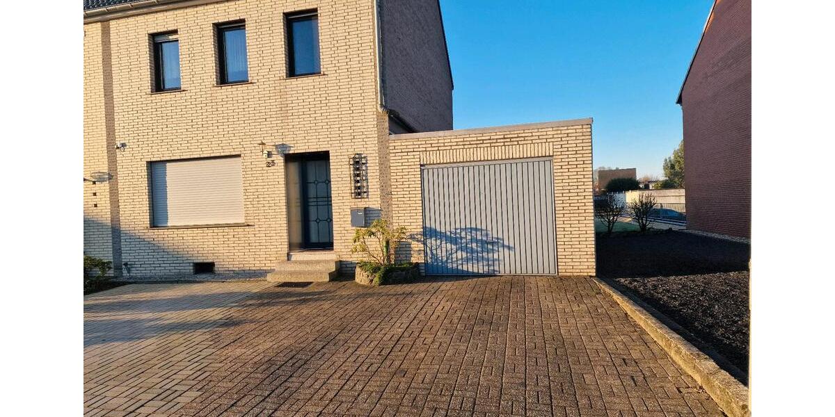 Reihenhaus Wegberg - 4 Zimmer, 120 m&sup2;, 300.000&euro; | Angebot:25632987