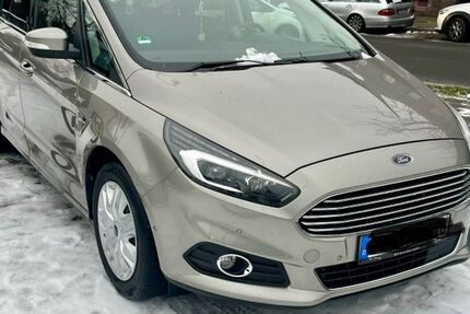 Ford S-Max 210.000 km 10.900 &euro; Duisburg 47138