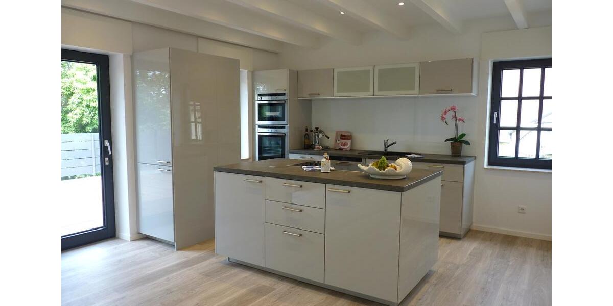 Etagenwohnung Meerbusch - 3 Zimmer, 205 m&sup2;, 1.910&euro; | Angebot:25899126