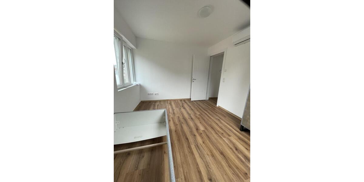 Maisonettenwohnung Düsseldorf Stadtbezirk 8 - 5 Zimmer, 95 m&sup2;, 2.800&euro; | Angebot:24600357