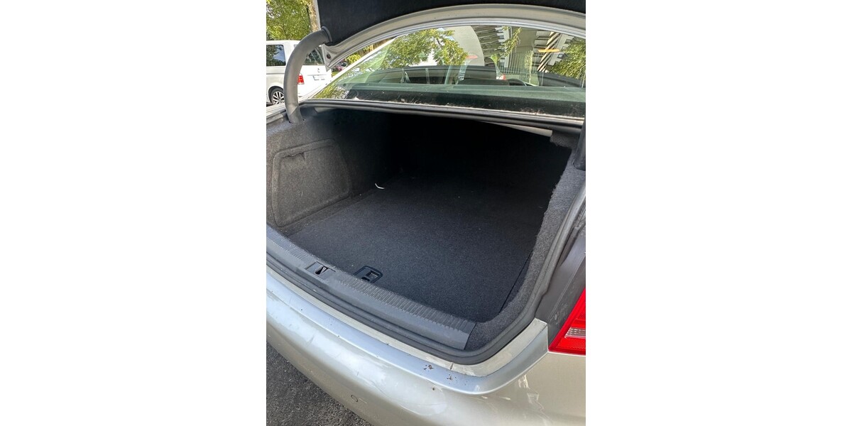 Audi A4 137.484 km 8.350 &euro; Düsseldorf 40213