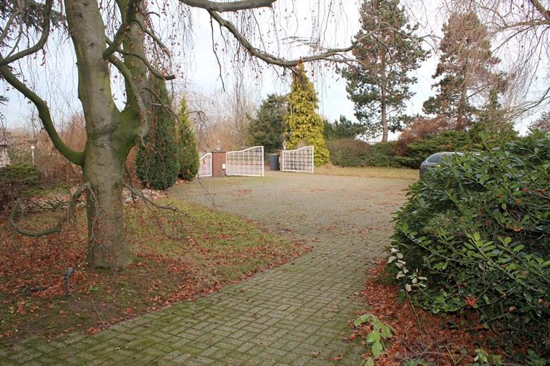 Villa Kerken - 12 Zimmer, 442 m&sup2;, 3.300&euro; | Angebot:25384163