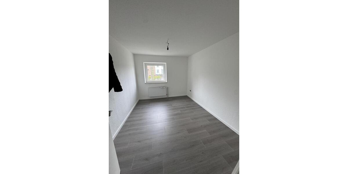Erdgeschoßwohnung Duisburg Hochheide - 2.5 Zimmer, 80 m&sup2;, 880&euro; | Angebot:25894572