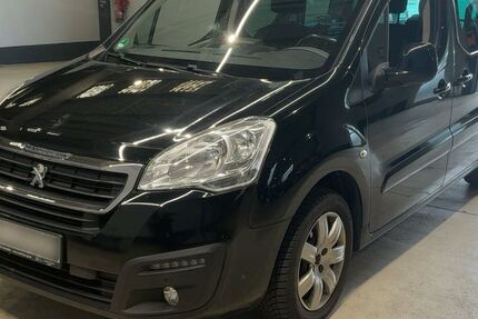 Peugeot Partner 109.900 km 8.499 &euro; Hilden 40721