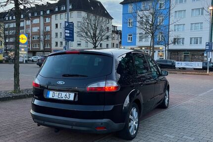 Ford S-Max 211.000 km 1.290 &euro; Düsseldorf 40599