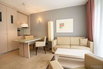 Wohnung Düsseldorf Stadtmitte - 2 Zimmer, 45 m&sup2;, 1.090&euro; | Angebot:25457439