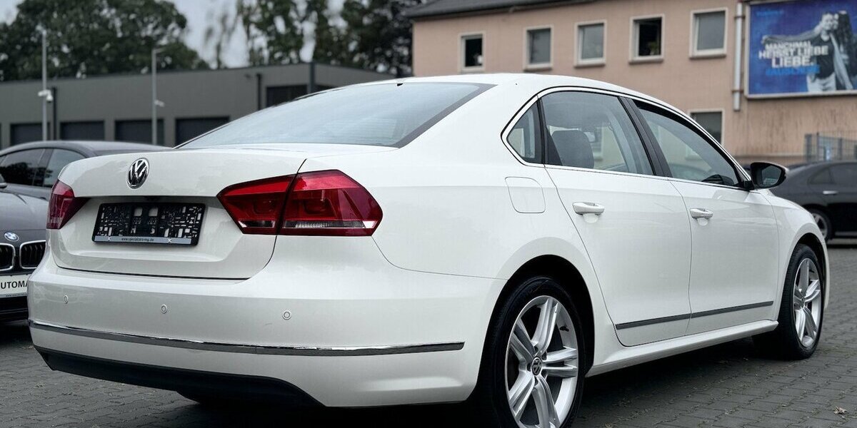 VW Passat 2,0 TDI Highline / Leder / SHD / Keyless 228.000 km 11.390 &euro; Mönchengladbach 41066