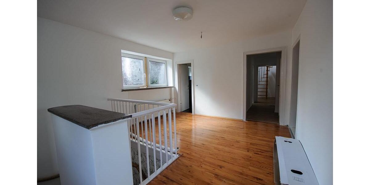 Einfamilienhaus Brüggen - 9 Zimmer, 200 m&sup2;, 450.000&euro; | Angebot:23836303