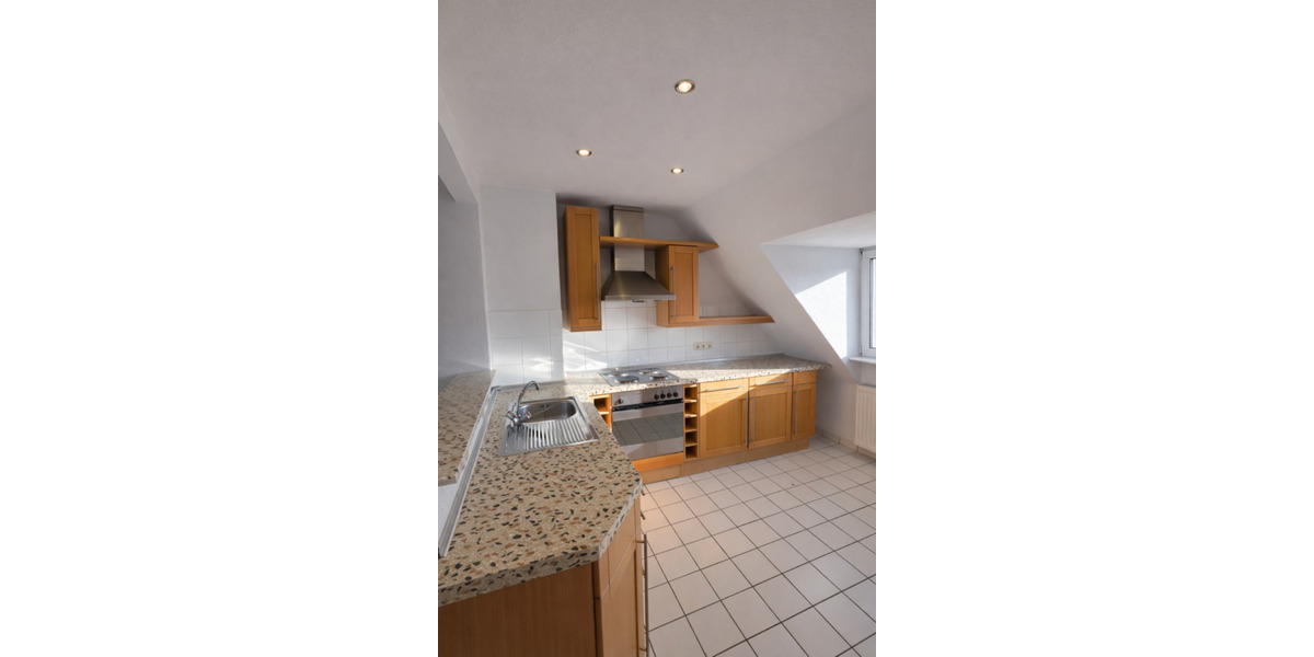 Dachgeschoßwohnung Düsseldorf Stadtbezirk 8 - 2.5 Zimmer, 84 m&sup2;, 1.190&euro; | Angebot:25860109