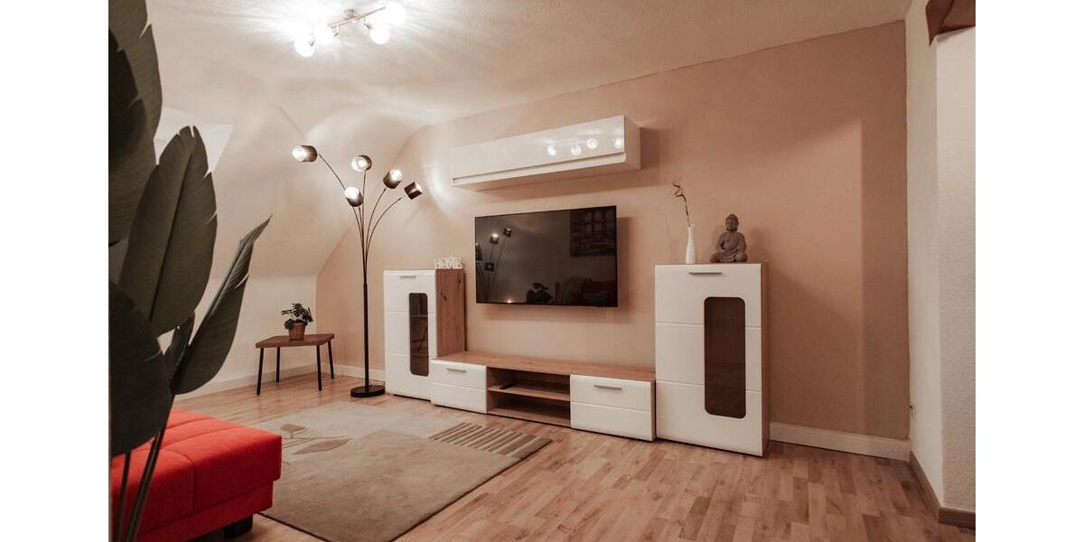 Dachgeschoßwohnung Neuss Augustinusviertel - 2.5 Zimmer, 67 m&sup2;, 1.100&euro; | Angebot:25968665