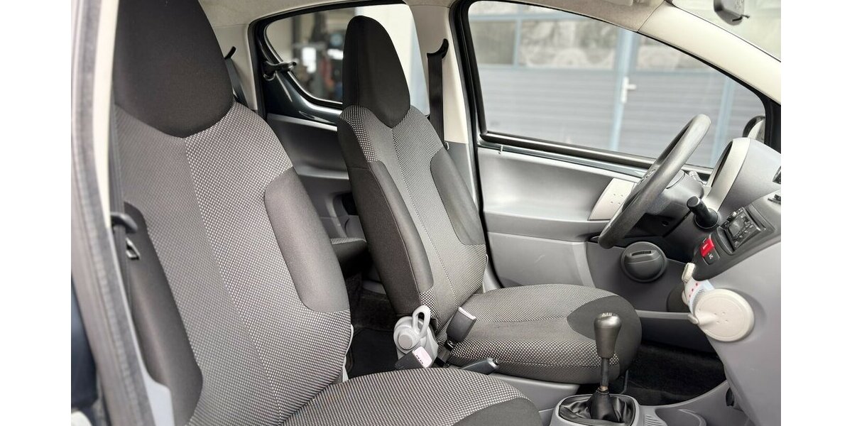 Toyota Aygo Basis / Klima / Elektr. FH / MP3 Player 95.000 km 2.890 &euro; Mönchengladbach 41066