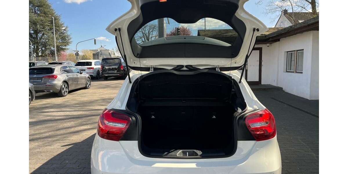 Mercedes-Benz A 220 CDI / AMG / Pano / Kamera / Navi / Euro6 195.000 km 16.390 &euro; Mönchengladbach 41066