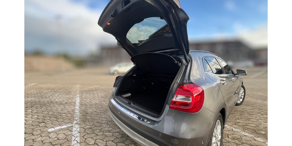 Mercedes-Benz GLA-Klasse 139.000 km 14.999 &euro; Krefeld 47798